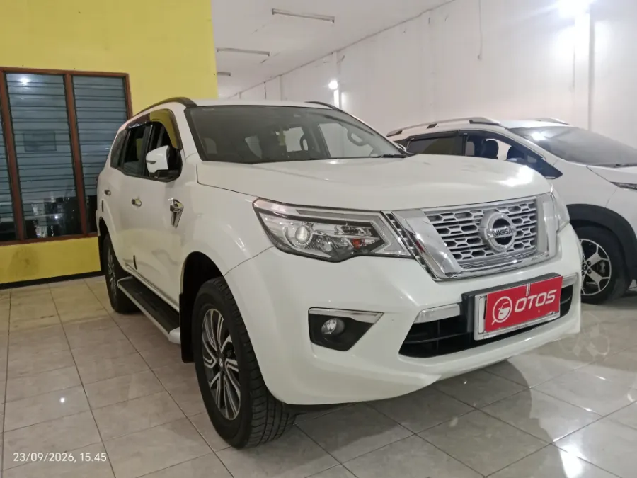 Foto Mobil Bekas Kanan Depan Nissan Terra 2.5 4X2 VL tahun 2018