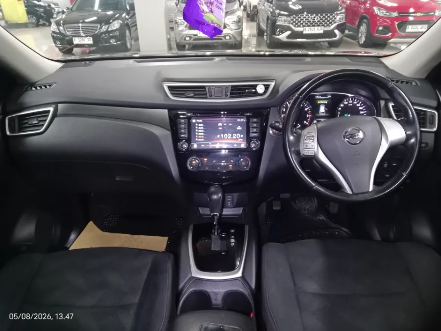 Foto Mobil Bekas Dashboard Nissan X-Trail 2.0 tahun 2017