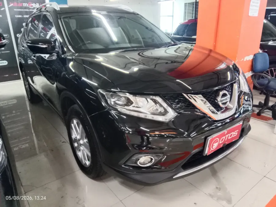 Foto Mobil Bekas Kanan Depan Nissan X-Trail 2.0 tahun 2017