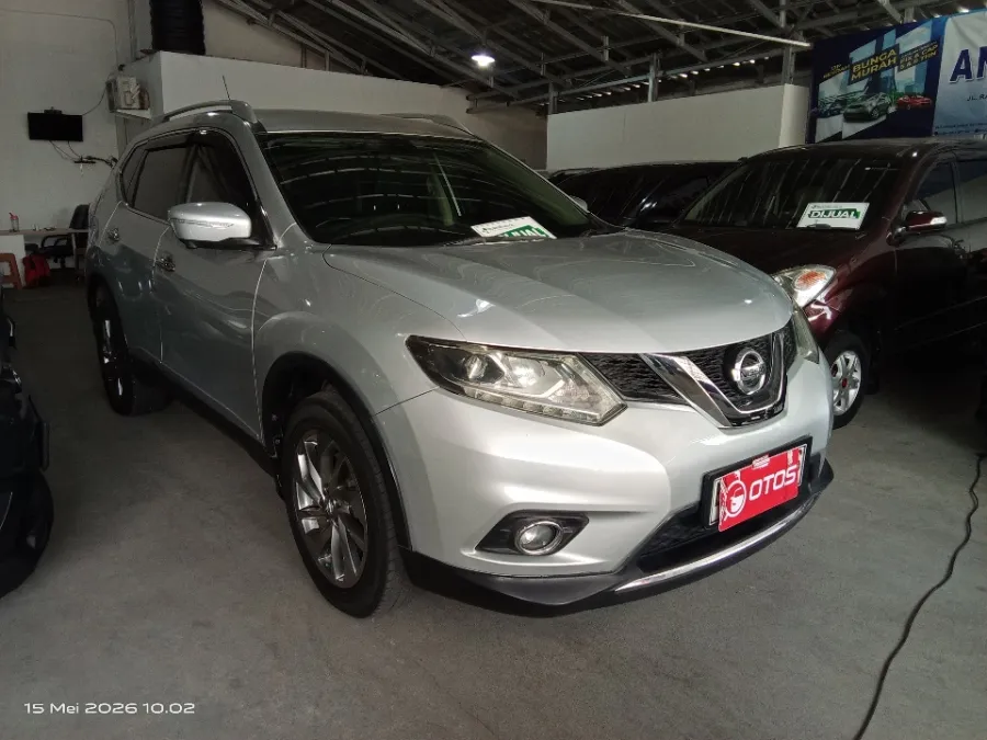 Foto Mobil Bekas Kanan Depan Nissan X-Trail 2.5 tahun 2014