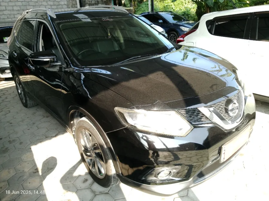 Foto Mobil Bekas Kanan Depan Nissan X-Trail 2.5 tahun 2014