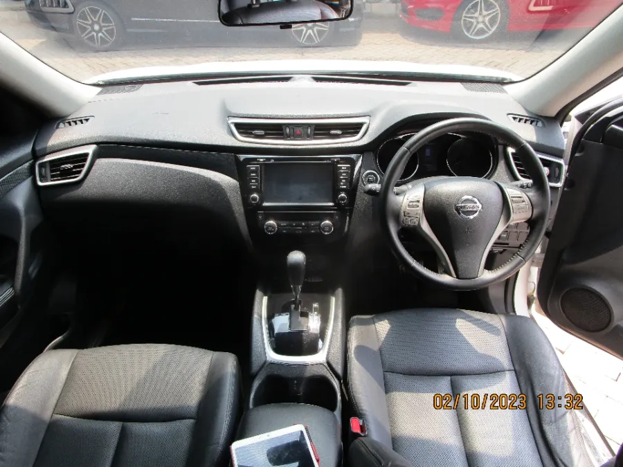 Foto Mobil Bekas Dashboard Nissan X-Trail 2.5 tahun 2015