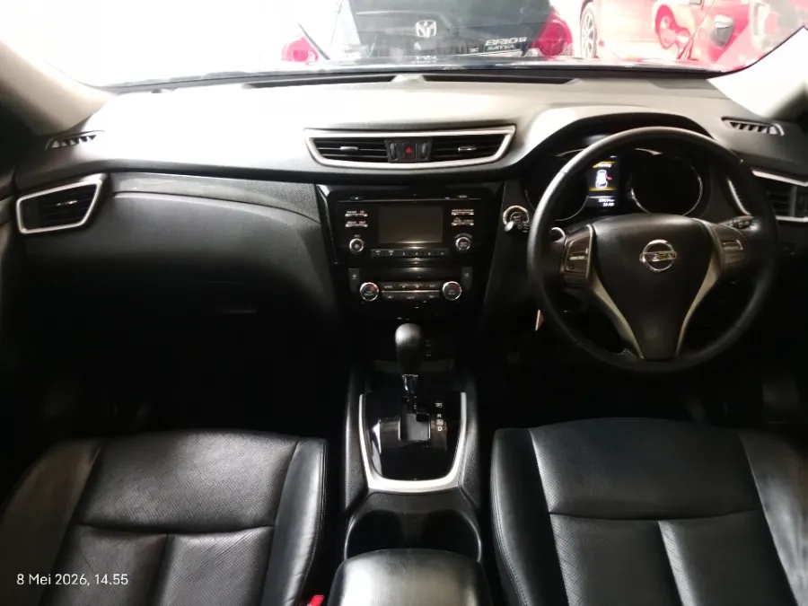 Foto Mobil Bekas Dashboard Nissan X-Trail 2.5 tahun 2015