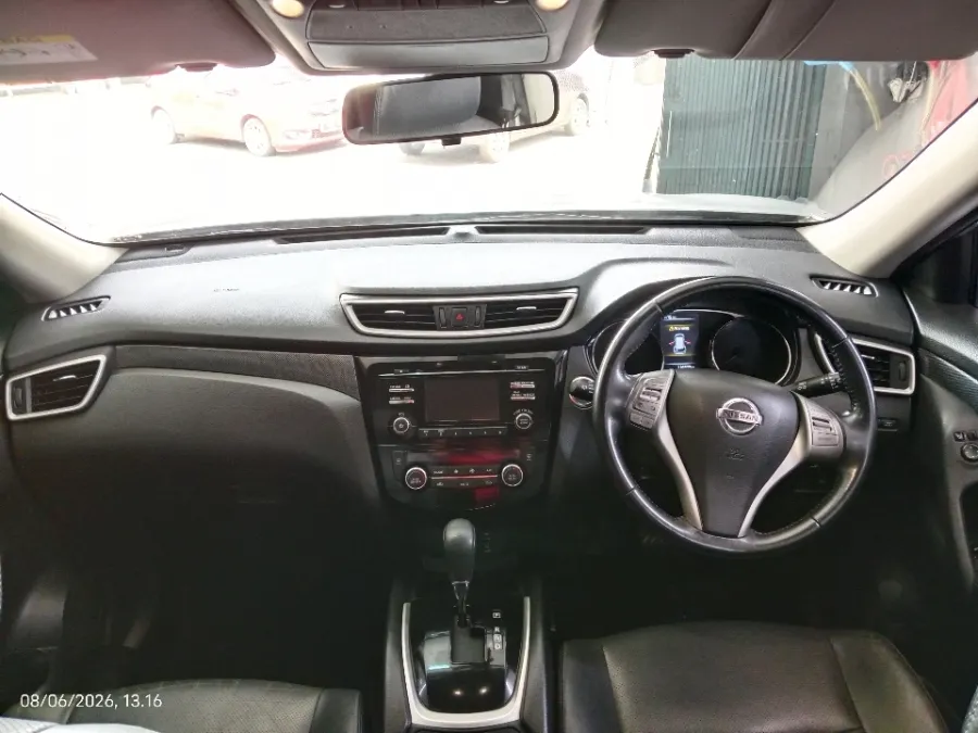 Foto Mobil Bekas Dashboard Nissan X-Trail 2.5 tahun 2015