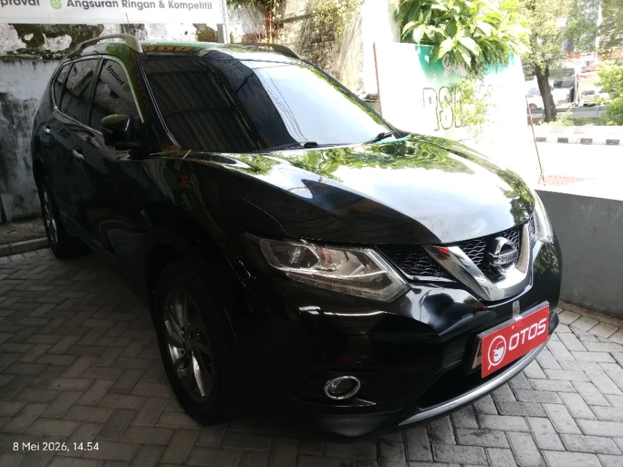 Foto Mobil Bekas Kanan Depan Nissan X-Trail 2.5 tahun 2015