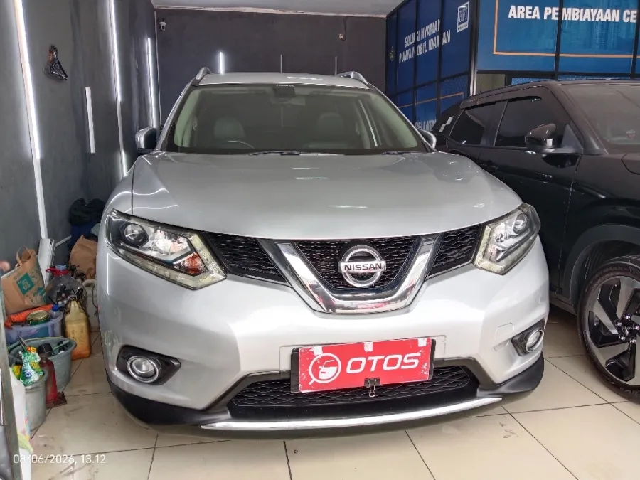 Foto Mobil Bekas Kanan Depan Nissan X-Trail 2.5 tahun 2015