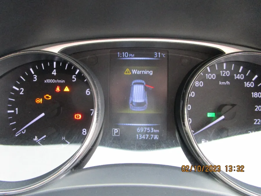 Foto Mobil Bekas Odometer Nissan X-Trail 2.5 tahun 2015