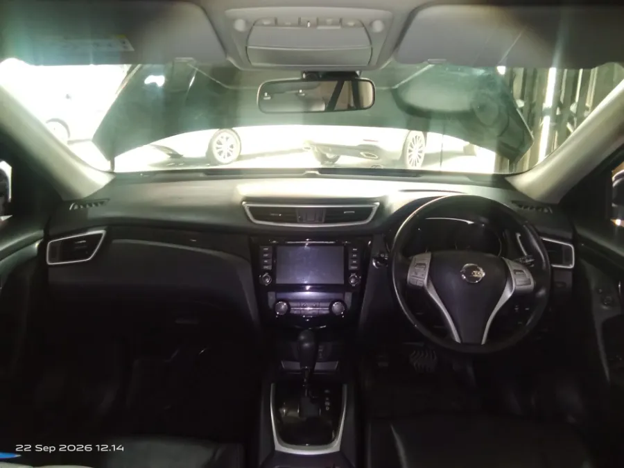 Foto Mobil Bekas Dashboard Nissan X-Trail 2.5 tahun 2016