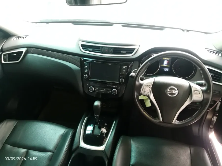 Foto Mobil Bekas Dashboard Nissan X-Trail 2.5 tahun 2016