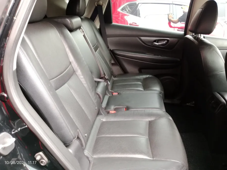 Foto Mobil Bekas Kabin Belakang Nissan X-Trail 2.5 tahun 2016