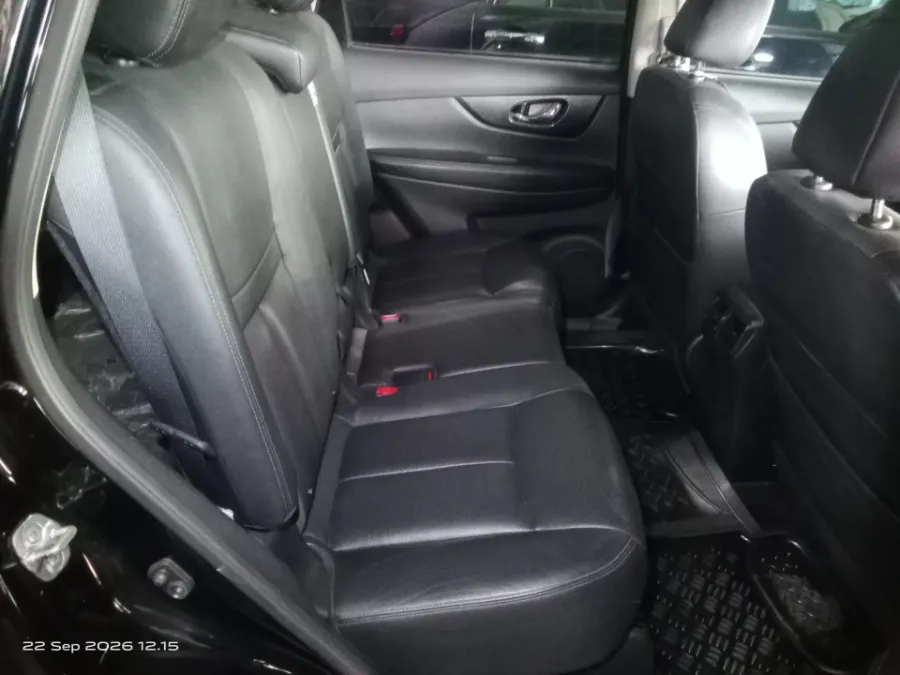 Foto Mobil Bekas Kabin Belakang Nissan X-Trail 2.5 tahun 2016