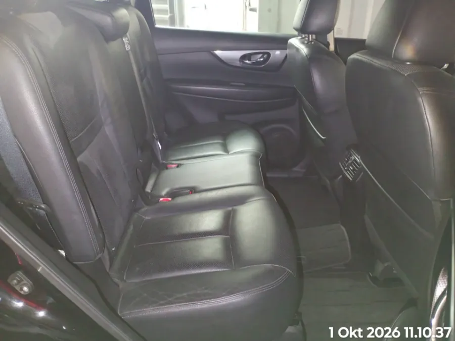 Foto Mobil Bekas Kabin Belakang Nissan X-Trail 2.5 tahun 2016