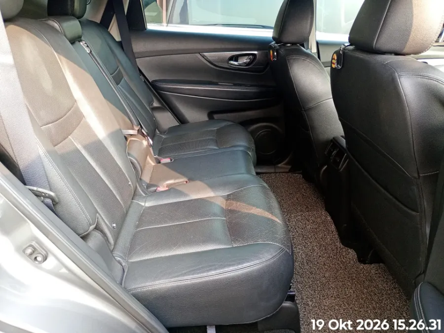 Foto Mobil Bekas Kabin Belakang Nissan X-Trail 2.5 tahun 2016