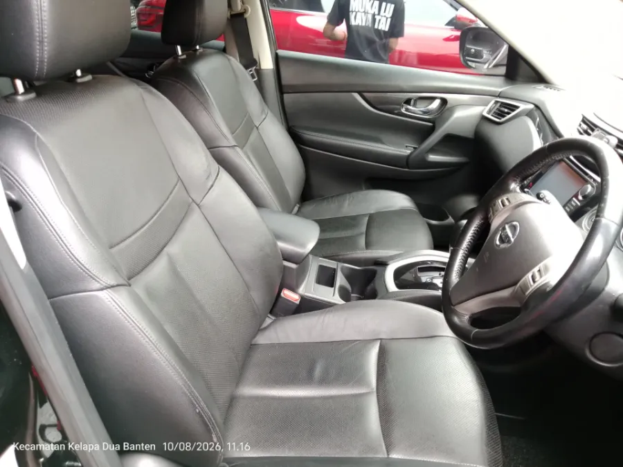 Foto Mobil Bekas Kabin Depan Nissan X-Trail 2.5 tahun 2016