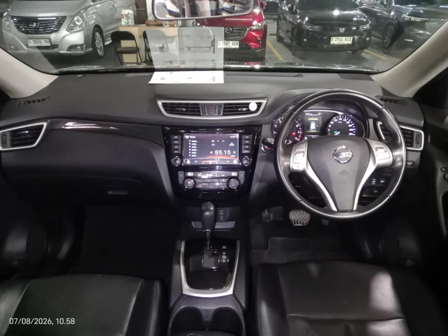 Foto Mobil Bekas Dashboard Nissan X-Trail 2.5 tahun 2017