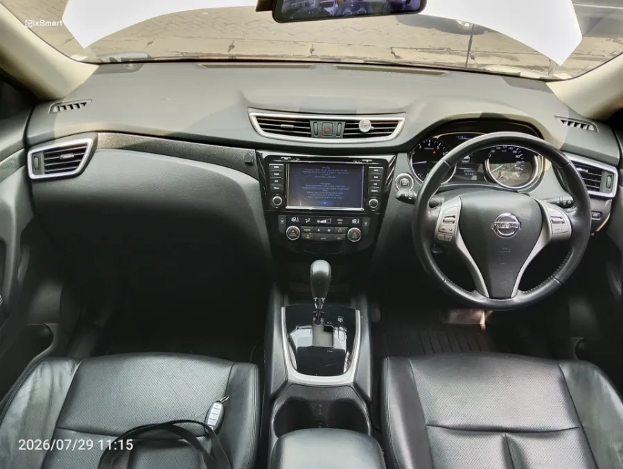 Foto Mobil Bekas Dashboard Nissan X-Trail 2.5 tahun 2017