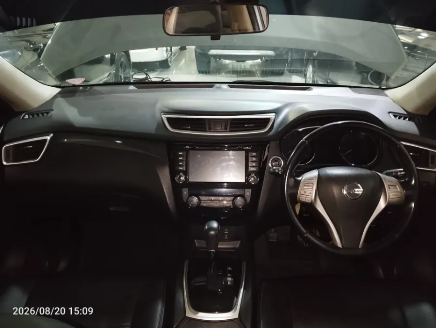 Foto Mobil Bekas Dashboard Nissan X-Trail 2.5 tahun 2017