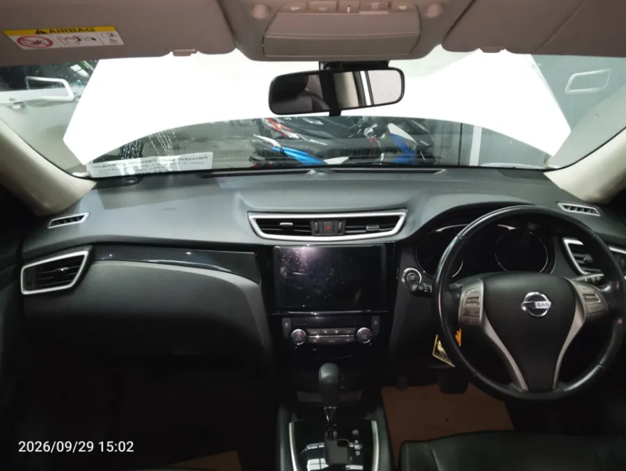Foto Mobil Bekas Dashboard Nissan X-Trail 2.5 tahun 2017