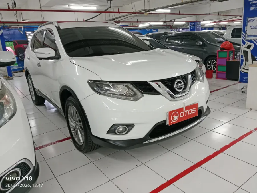 Foto Mobil Bekas Kanan Depan Nissan X-Trail 2.5 tahun 2017