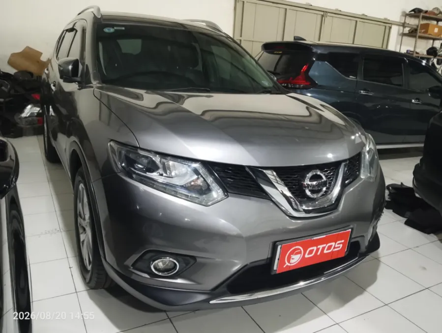 Foto Mobil Bekas Kanan Depan Nissan X-Trail 2.5 tahun 2017