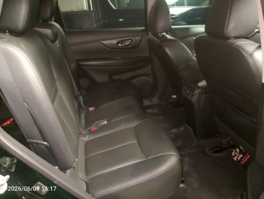 Foto Mobil Bekas Kabin Belakang Nissan X-Trail 2.5 T32 tahun 2015