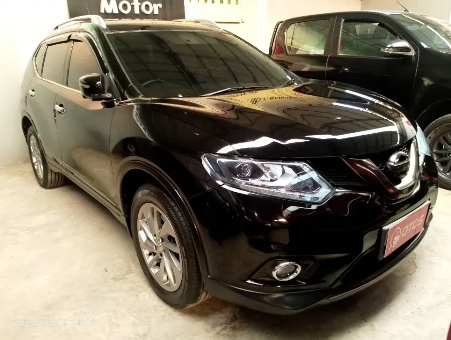 Foto Mobil Bekas Kanan Depan Nissan X-Trail 2.5 T32 tahun 2015