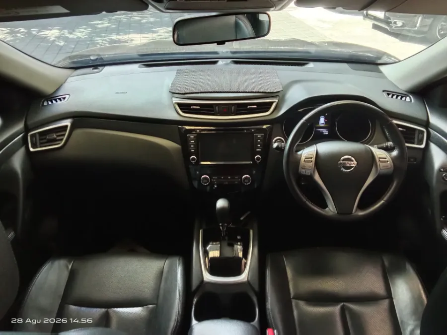 Foto Mobil Bekas Dashboard Nissan X-Trail 2.5 T32 tahun 2018