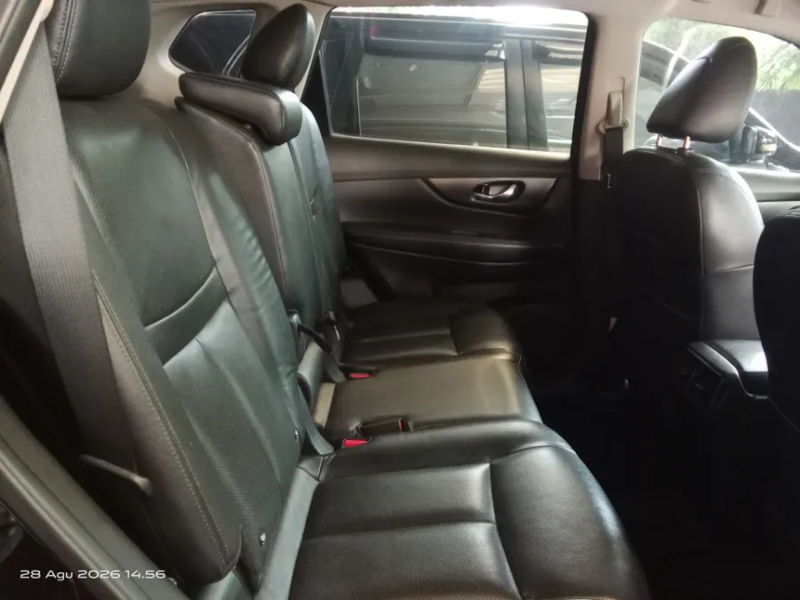 Foto Mobil Bekas Kabin Belakang Nissan X-Trail 2.5 T32 tahun 2018