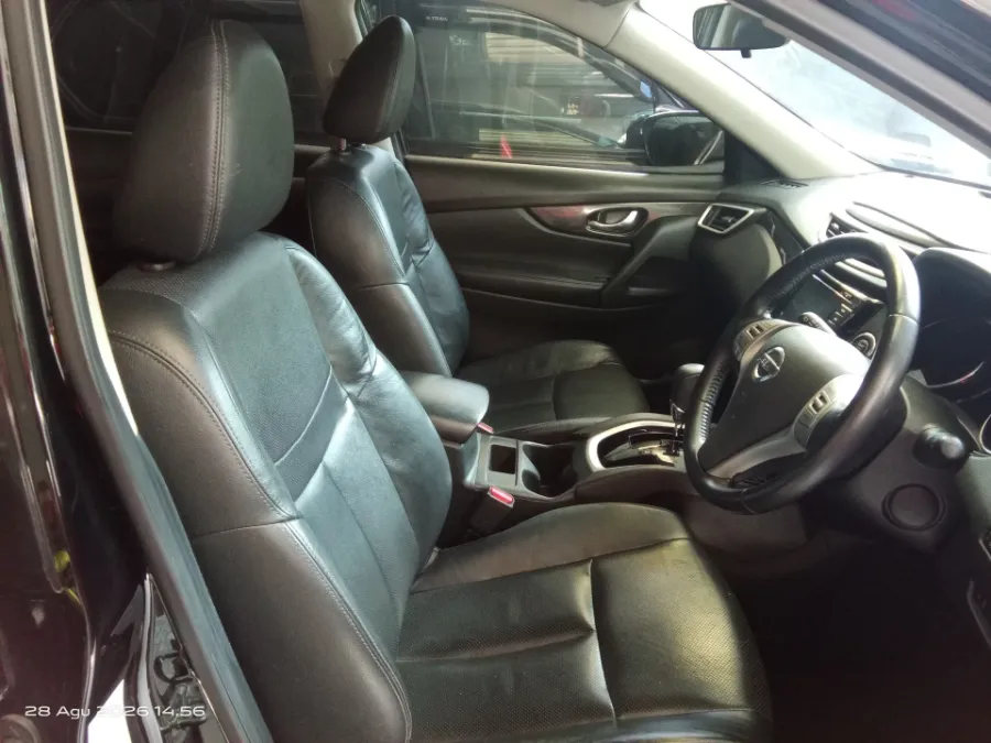 Foto Mobil Bekas Kabin Depan Nissan X-Trail 2.5 T32 tahun 2018