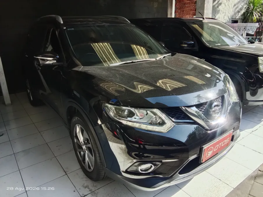 Foto Mobil Bekas Kanan Depan Nissan X-Trail 2.5 T32 tahun 2018