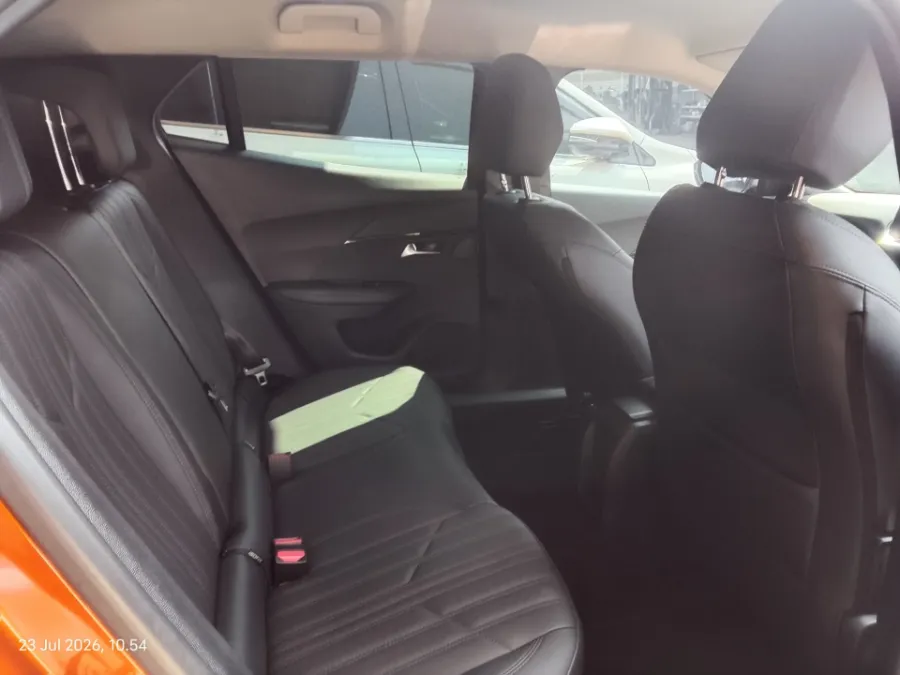 Foto Mobil Bekas Kabin Belakang Peugeot 2008 1.2 tahun 2022