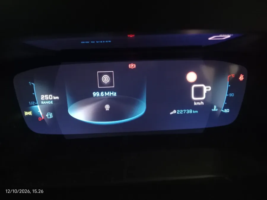 Foto Mobil Bekas Odometer Peugeot 2008 1.2 tahun 2022