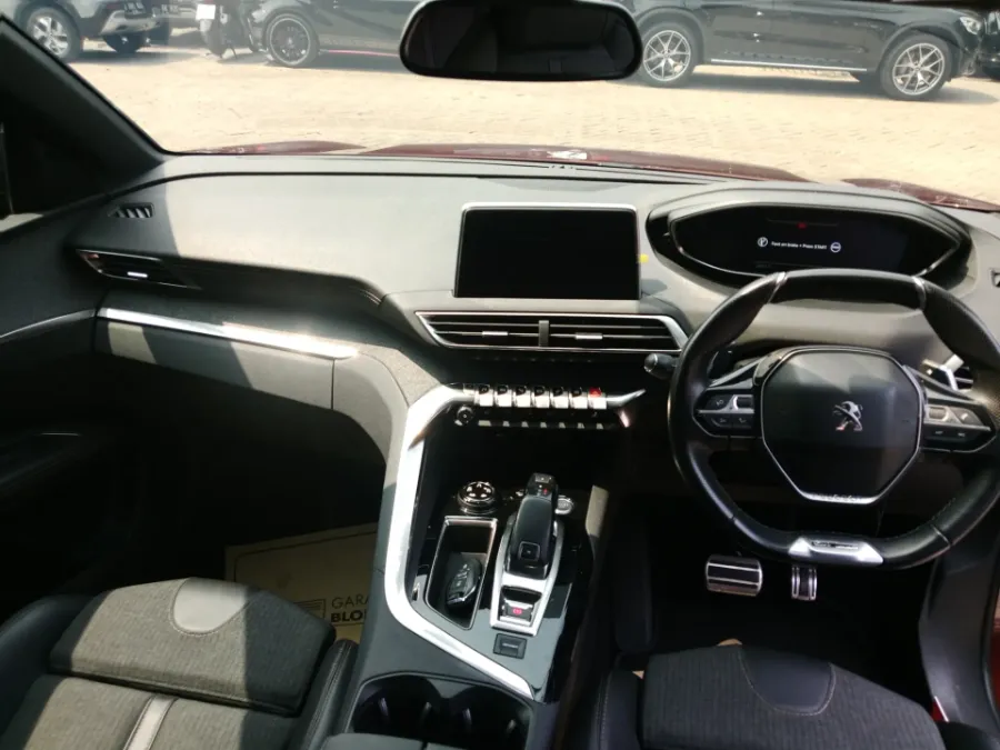 Foto Mobil Bekas Dashboard Peugeot 3008 1.6 tahun 2018