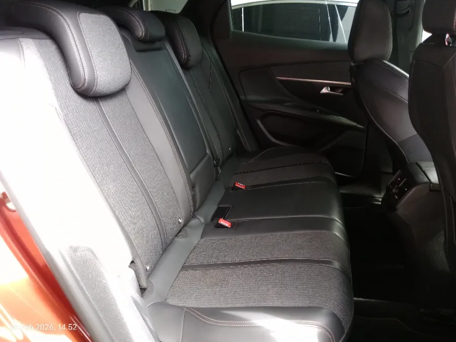 Foto Mobil Bekas Kabin Belakang Peugeot 3008 1.6 tahun 2018