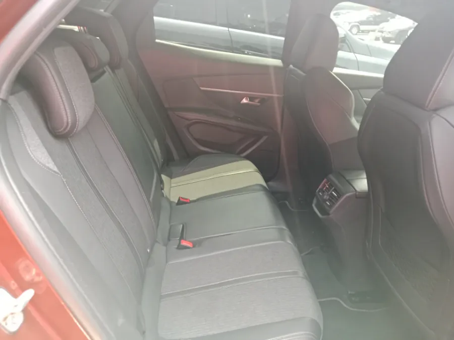Foto Mobil Bekas Kabin Belakang Peugeot 3008 1.6 tahun 2018