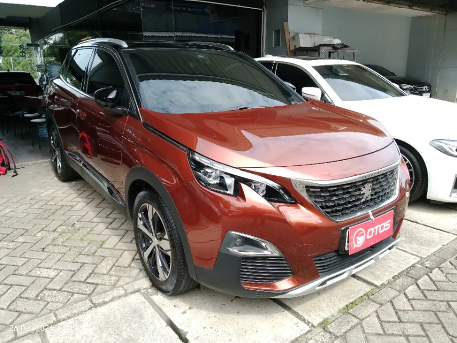 Foto Mobil Bekas Kanan Depan Peugeot 3008 1.6 tahun 2018