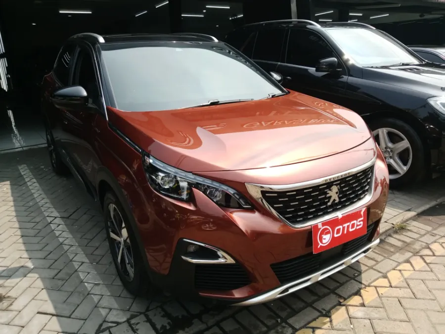 Foto Mobil Bekas Kanan Depan Peugeot 3008 1.6 tahun 2018
