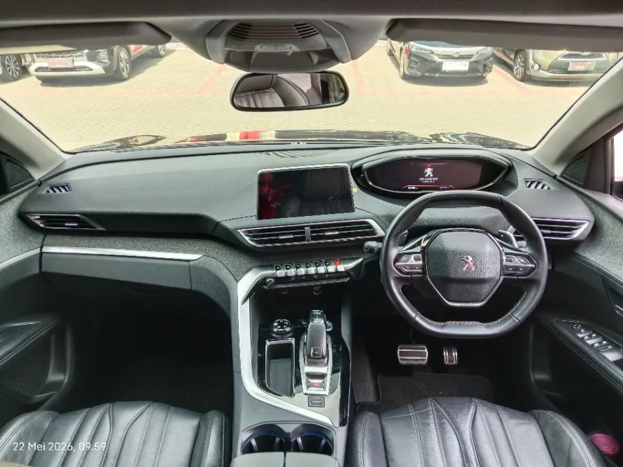 Foto Mobil Bekas Dashboard Peugeot 3008 1.6 tahun 2019