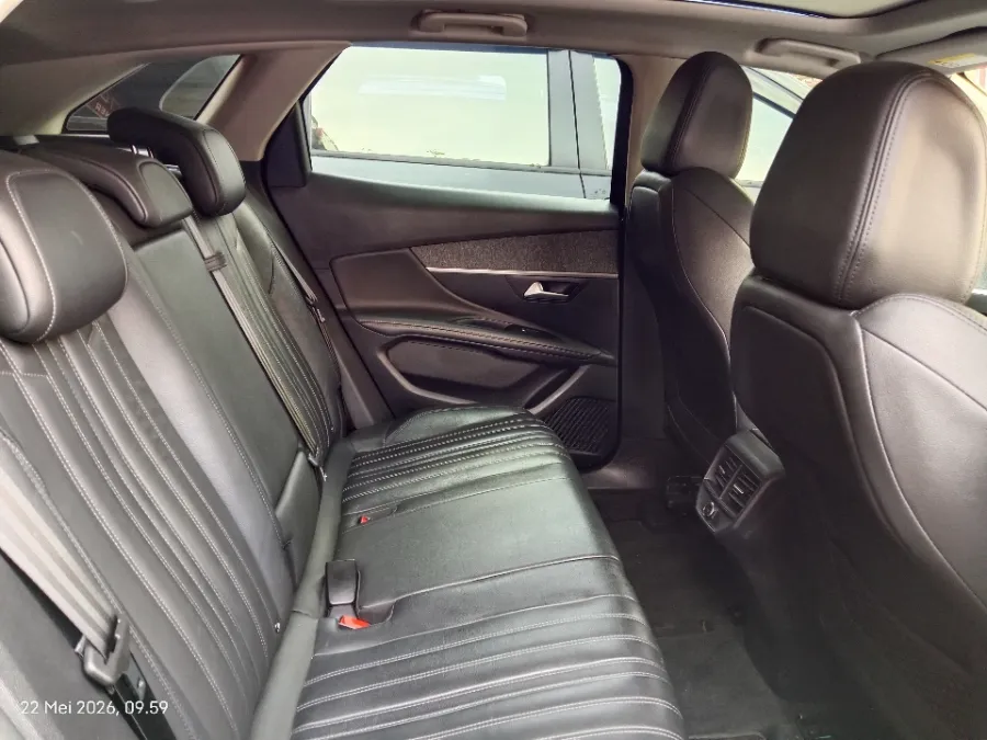 Foto Mobil Bekas Kabin Belakang Peugeot 3008 1.6 tahun 2019