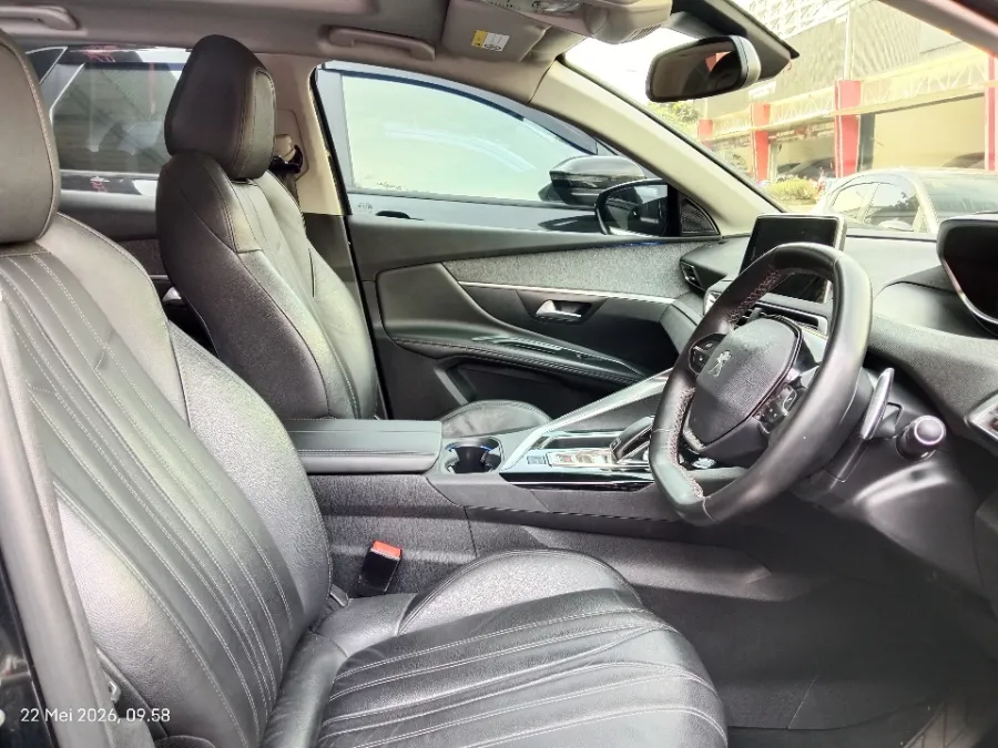 Foto Mobil Bekas Kabin Depan Peugeot 3008 1.6 tahun 2019