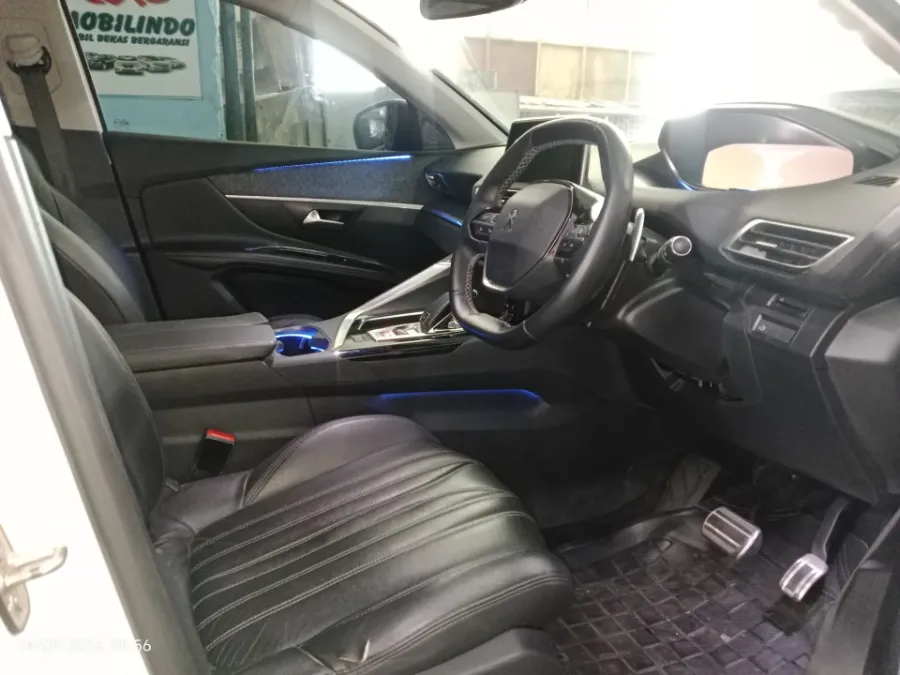 Foto Mobil Bekas Kabin Depan Peugeot 3008 1.6 tahun 2019