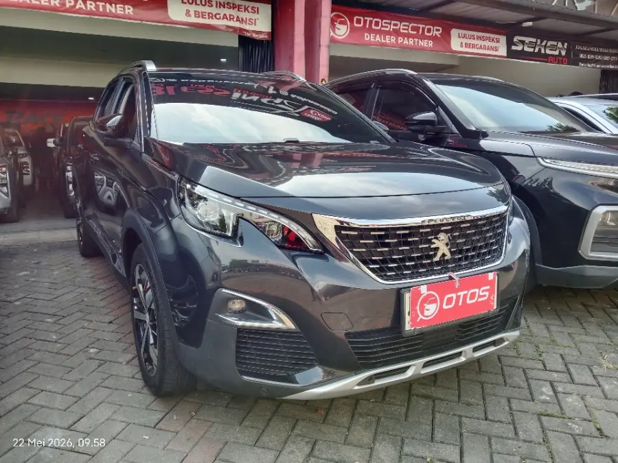 Foto Mobil Bekas Kanan Depan Peugeot 3008 1.6 tahun 2019