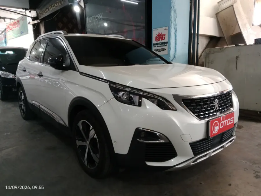 Foto Mobil Bekas Kanan Depan Peugeot 3008 1.6 tahun 2019
