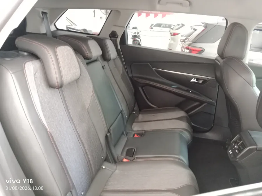 Foto Mobil Bekas Kabin Belakang Peugeot 5008 1.6 tahun 2021
