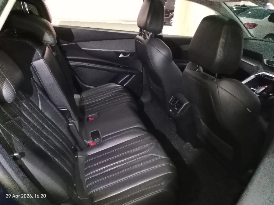 Foto Mobil Bekas Kabin Belakang Peugeot 5008 1.6 Allure Plus tahun 2019