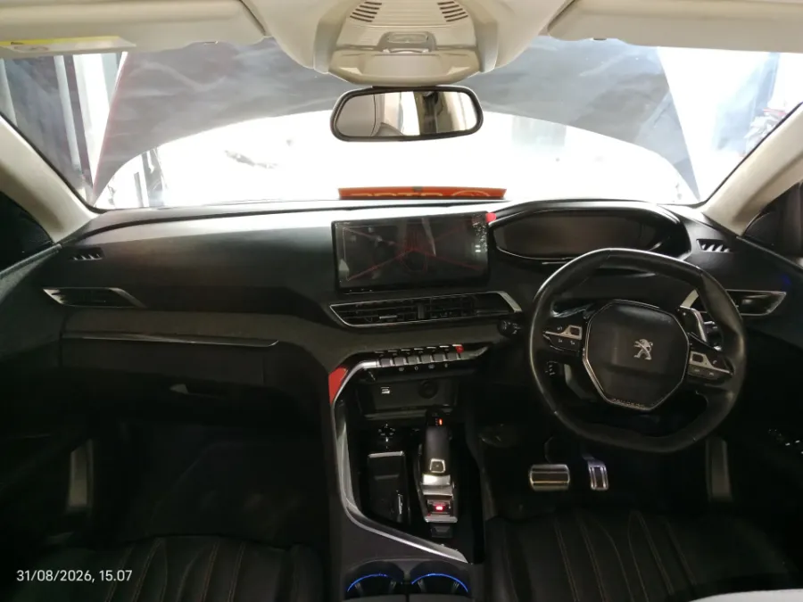 Foto Mobil Bekas Dashboard Peugeot 5008 1.6 Allure Plus tahun 2022