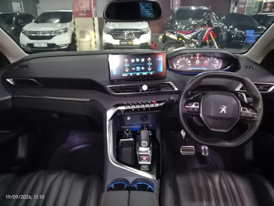 Foto Mobil Bekas Dashboard Peugeot 5008 1.6 Allure Plus tahun 2022