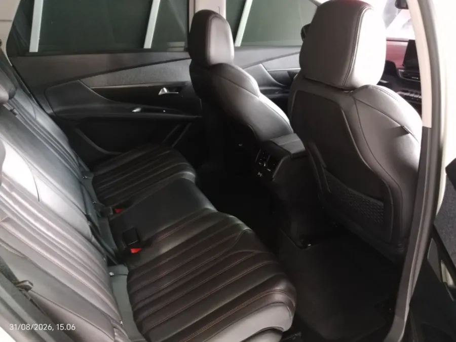 Foto Mobil Bekas Kabin Belakang Peugeot 5008 1.6 Allure Plus tahun 2022