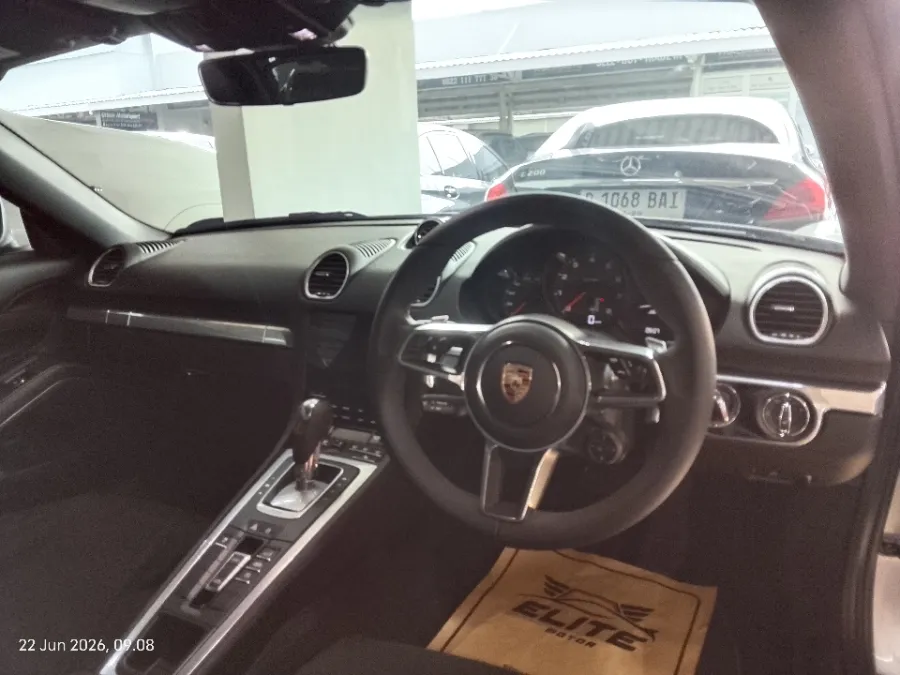 Foto Mobil Bekas Dashboard Porsche 718 2.0 Boxster tahun 2025