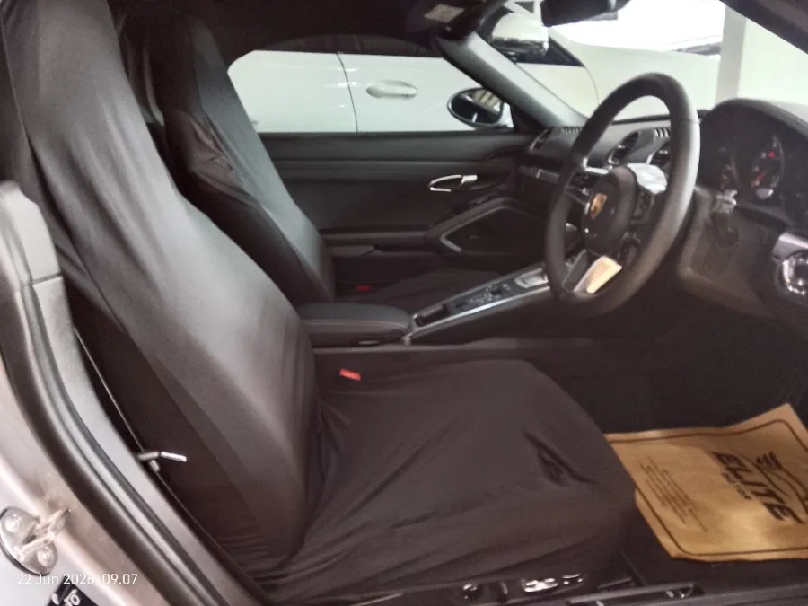 Foto Mobil Bekas Kabin Depan Porsche 718 2.0 Boxster tahun 2025